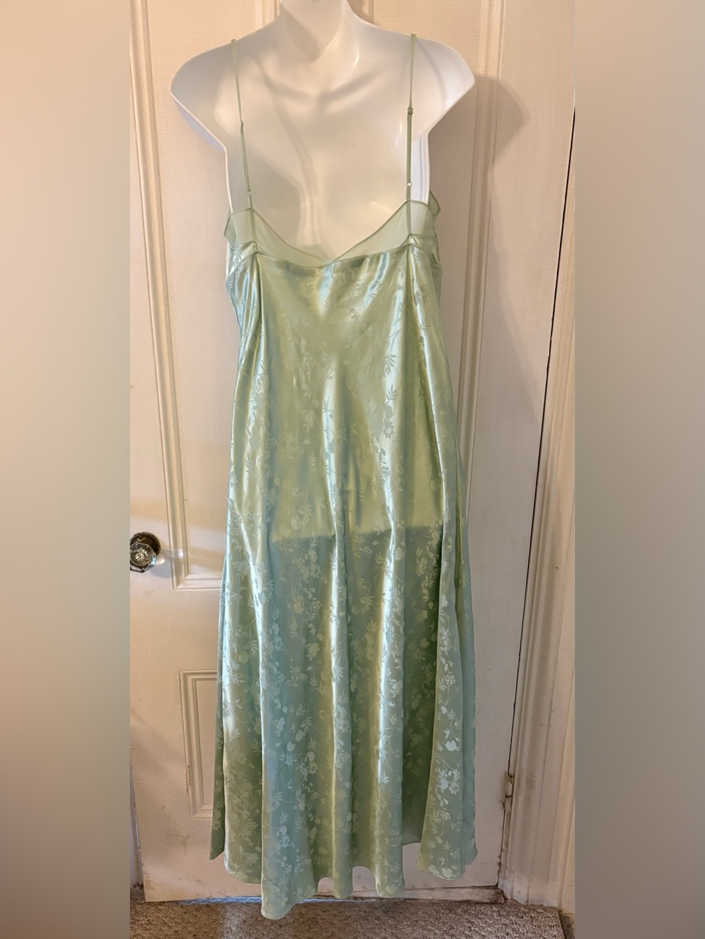 100% Silk bias cut full length nightgown small vintage but like new! - Picture 5 of 10